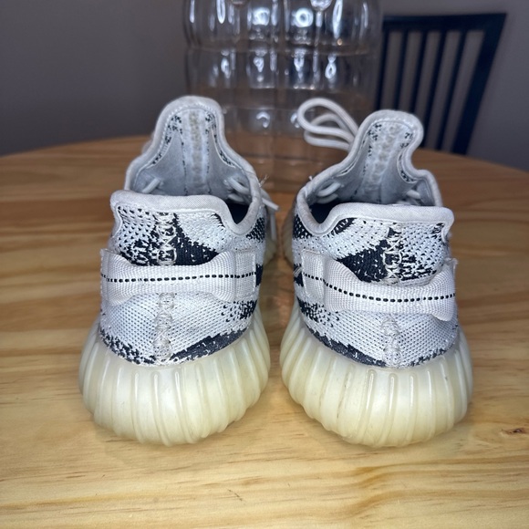 Size 9 - ADIDAS Yeezy Boost 350 V2 Low Zebra - Picture 2 of 6
